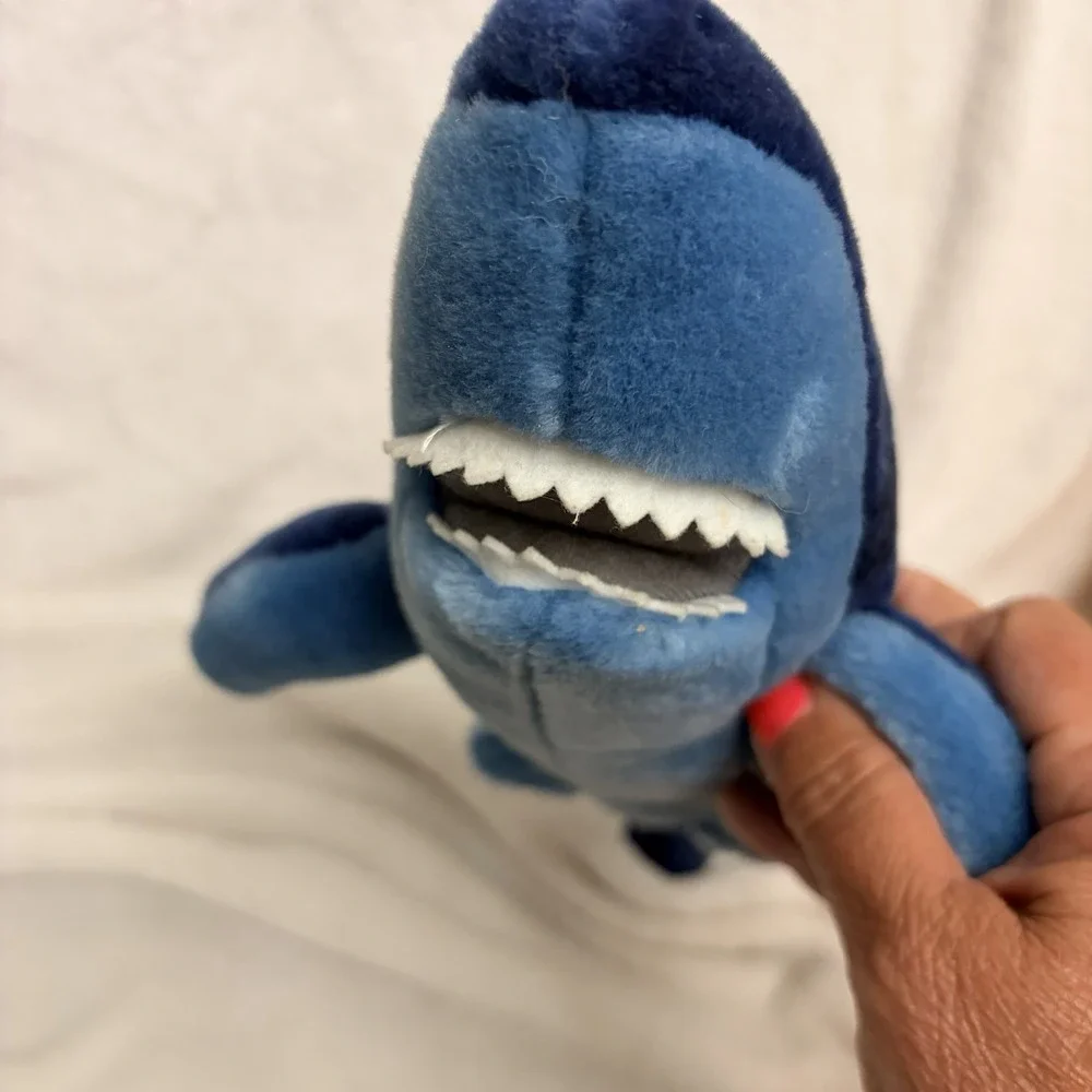 Realistic Mako Shark Plush Stuffed Realistic Plastic Eyes‎ Stitched Gills No Tag
